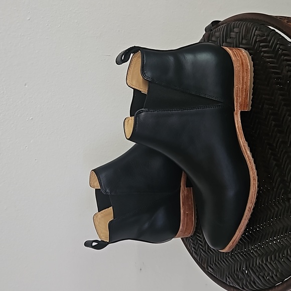 Nisolo Black Leather Eva Everyday Chelsea Boot Size 7.5 ankle booties - Picture 8 of 13